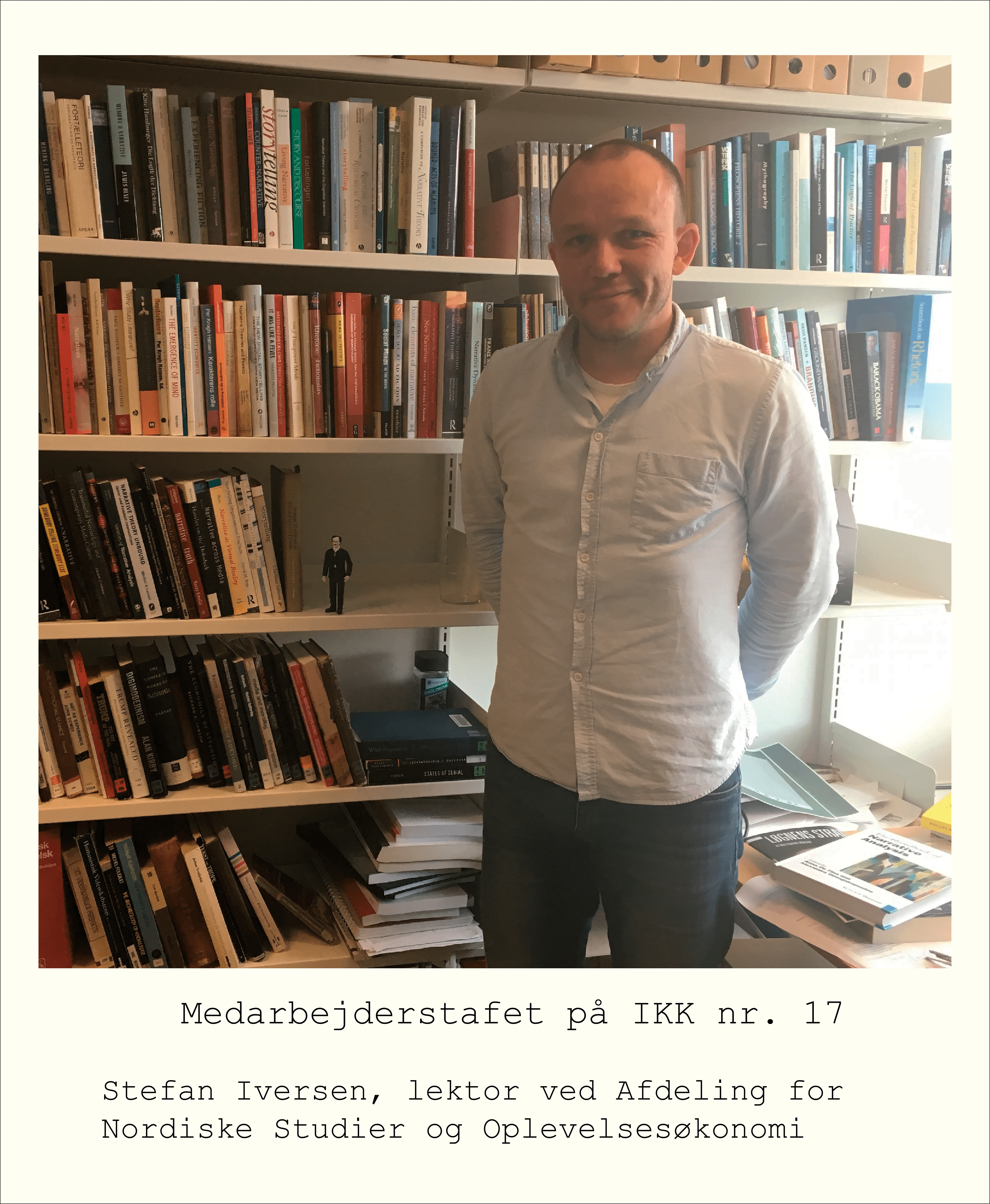 Lektor Stefan Iversen på sit kontor. Lektor Stefan Iversen på sit kontor.